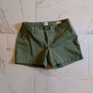 GAP Maternity Inset Panel Twill Shorts in Green